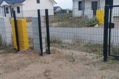 Dragon-Ball-Metal-double-bar-fence-at-a-new-building-in-Germany-with-yellow-mailbox-station